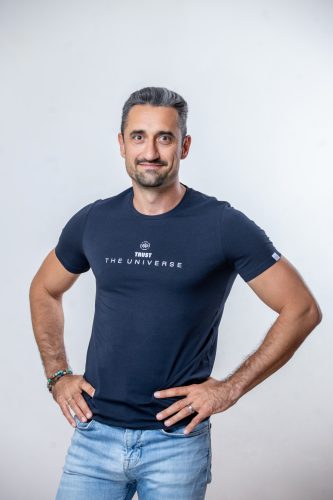 Trust the Universe minimál póló