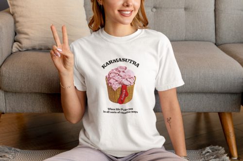 Karmasutra a szennyesben is póló